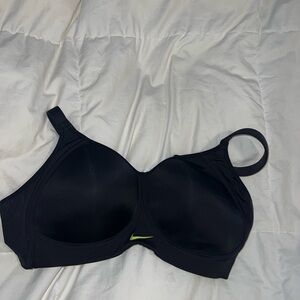 Nike sports bra: 34D dry fit